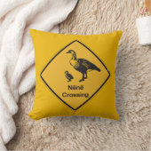 Neneの交差、交通警告標識、ハワイ、米国 クッション (ブランケット)