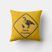 Neneの交差、交通警告標識、ハワイ、米国 クッション (裏面)