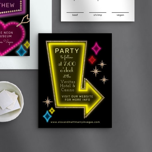 Neon Arrow Sign Las Vegas Wedding Reception Card エンクロージャーカード