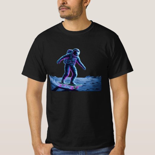 Neon Astronaut Skateboarding on the Moon Tシャツ (正面)