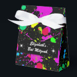 Neon, Faux Glow in the Dark, Bat Mitzvah, Custom フェイバーボックス<br><div class="desc">鮮やかなネオンのペイントの輝きを持つ美しい愛用箱。キラキラ輝く星がこの素敵な箱に輝きと釉薬を加える。バット/バーMitzvah、スウィートシグネックスまたは任意のセレブレーションに最適。お気に入りのフォントと色を選択弓は紫色の黒またはピンクに変更することができる。暗闇の中で実際のネオンまたは輝いていない</div>