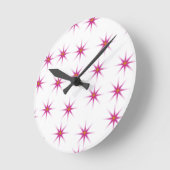 Neon Pink Glowing Stars Pattern ラウンド壁時計 (傾斜)