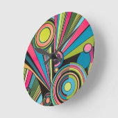 Neon Pop Art Deco: Electric Geometric Radio Waves  ラウンド壁時計 (傾斜)