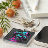 Neon Skull Skateboard Art – Edgy Skater Design キーホルダー (正面右)