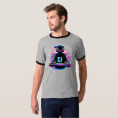 「Neon Vibes: The DJ's Cosmicビート」 Tシャツ (正面フル)
