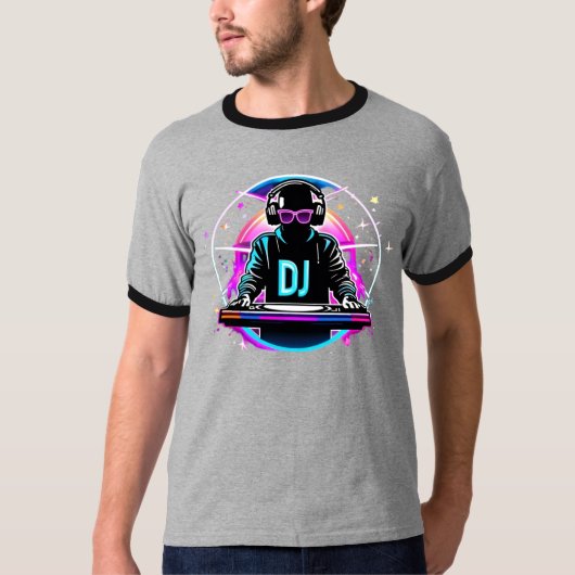 「Neon Vibes: The DJ's Cosmicビート」 Tシャツ (正面)