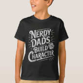Nerdy Dads Build Character Father Humor  Tシャツ (正面)