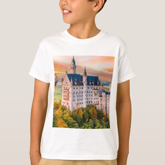 Neuschwanstein城 – Fairytale Adventure Tee Tシャツ (正面)