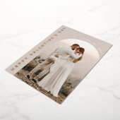 Neutral Boho Arch Valentines写真 箔シーズンカード (回転した状態)