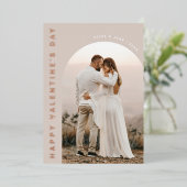 Neutral Boho Arch Valentines写真 箔シーズンカード (立ち正面)