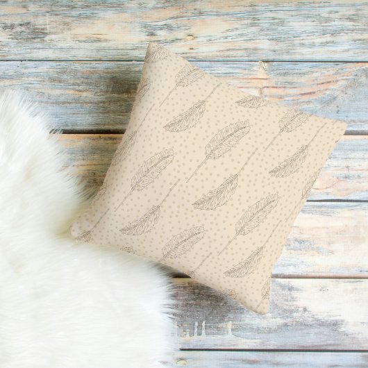 Neutral Boho Feather Pattern Throw Pillow クッション