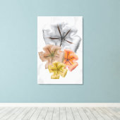 Neutral Colour Flower print | Flower Print キャンバスプリント (インサイチュ (ウッドフロア))