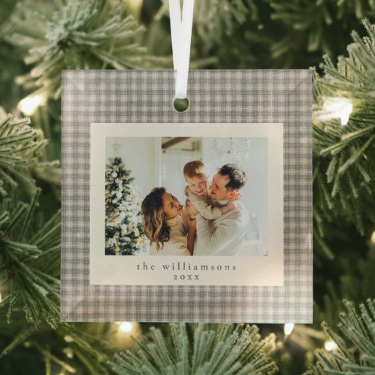 Neutral Gingham Family Photo Keepsake Christmas ガラスオーナメント (インサイチュ)