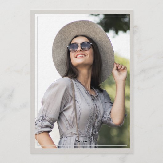 Neutral Modern Photo Graduation Announcement 招待状 (裏面)