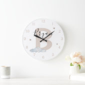 Neutral Monogram Baby Name Wall Clock ラージ壁時計 (ホーム)