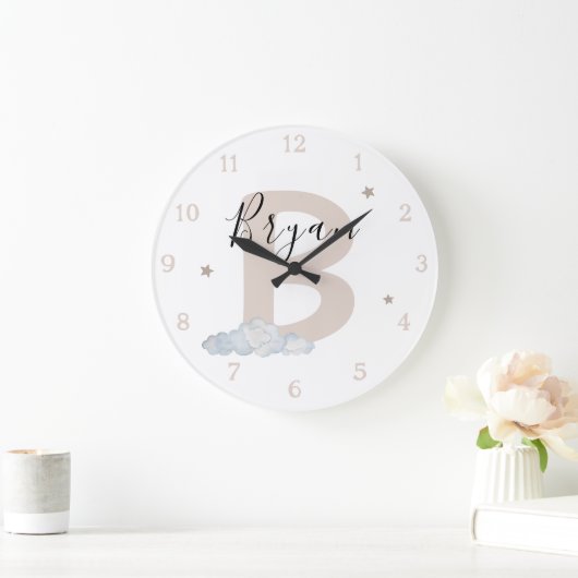 Neutral Monogram Baby Name Wall Clock ラージ壁時計 (ホーム)