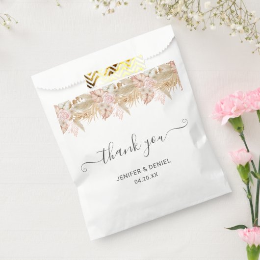 Neutral Palm and Pampas Flower Decor Wedding フェイバーバッグ (封をした状態)