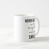 Never 与え Upポジティビティ引用文タイポグラフィ コーヒーマグカップ (正面右)
