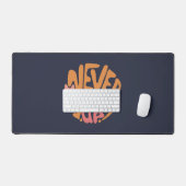 Never 与え Up – ピンクとオレンジの濃やる気を起こさせる色 デスクマット (キーボード&マウス)