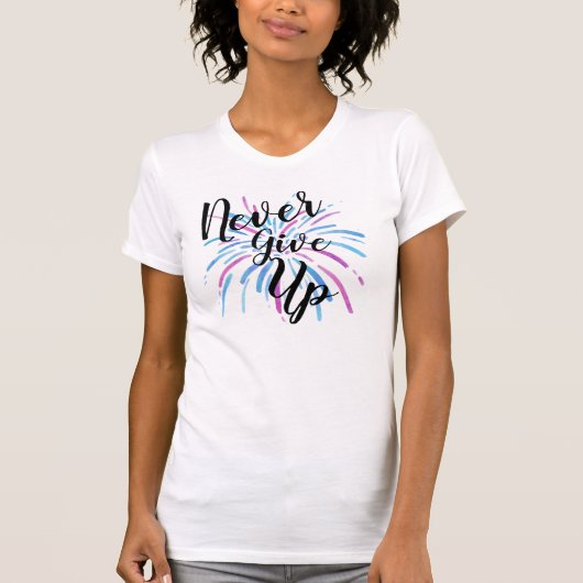 "Never 与え Up"ロゴTシャツTシャツ Tシャツ (正面)