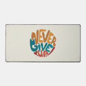 Never 与え Up – 可愛いメッセージやる気を起こさせる デスクマット (正面)