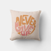 Never 与え Up – 日々ピンクとオレンジやる気を起こさせる クッション (正面)