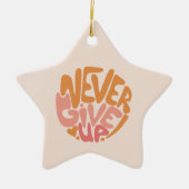 Never 与え Up – 日々ピンクとオレンジやる気を起こさせる セラミックオーナメント (正面)