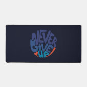 Never 与え Up – 青と赤の暗い誕生日引用文 デスクマット (正面)