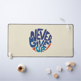 Never 与え Up – 青と赤の誕生日引用文 デスクマット