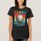 Never 忘れ Pluto Nerdy Astronomy Science Vinta Tシャツ (正面)
