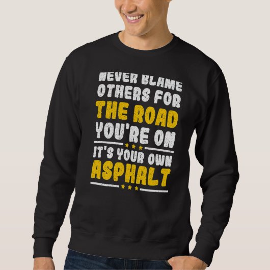 Never Blame Others It's Your Own Asphalt スウェットシャツ (正面)