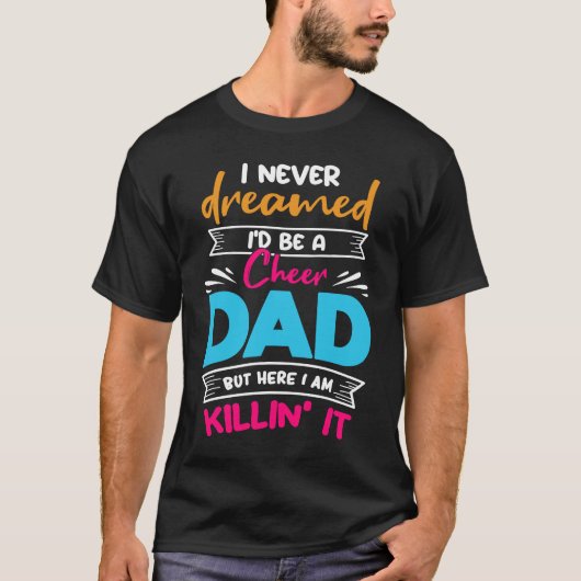 Never Dreamed I'd Be A Cheer Dad Biggest Fan Cheer Tシャツ (正面)