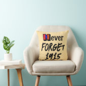Never Forget 1915 Throw Pillow クッション (椅子)