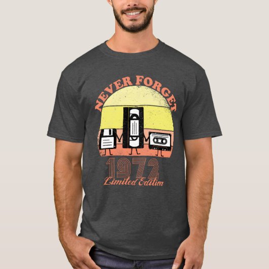 Never Forget 1972 Birthday Limited Edition Vin Tシャツ (正面)