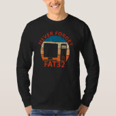 Never Forget FAT32   Computer Programmer  IT Engin Tシャツ (正面)