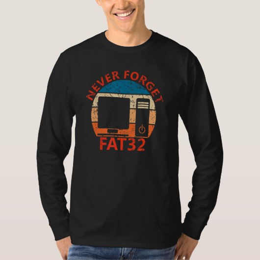 Never Forget FAT32   Computer Programmer  IT Engin Tシャツ (正面)