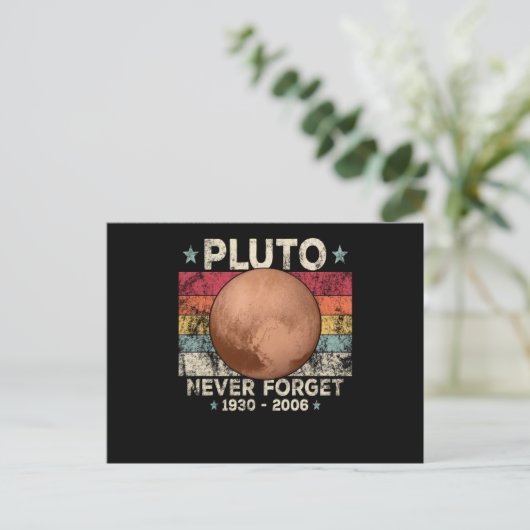 Never Forget Pluto Retro Space Science ポストカード (スタンド正面)