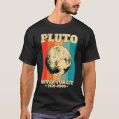 Never Forget Pluto Retro  Space Science Tシャツ (正面)