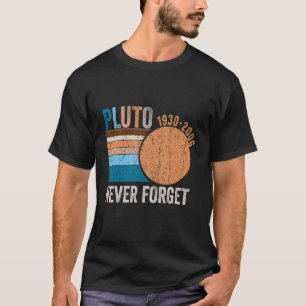 Never Forget Pluto Retro Style Space Science Astro Tシャツ