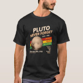 Never Forget Pluto Retro Style Space Science Tシャツ (正面)