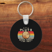 Never Forget Shirt. Retro Style Funny Space, Scien キーホルダー (正面)