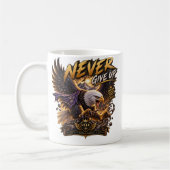 Never Give Up Eagle – Powerful コーヒーマグカップ (左)