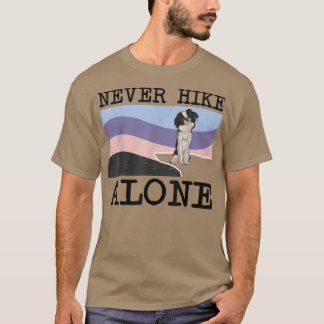 Never Hike Alone 日本の Chin Dog Hiking 890 Tシャツ