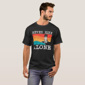 Never Hike Alone 縁ど Collie Graphic Hiking Tシャツ (正面フル)