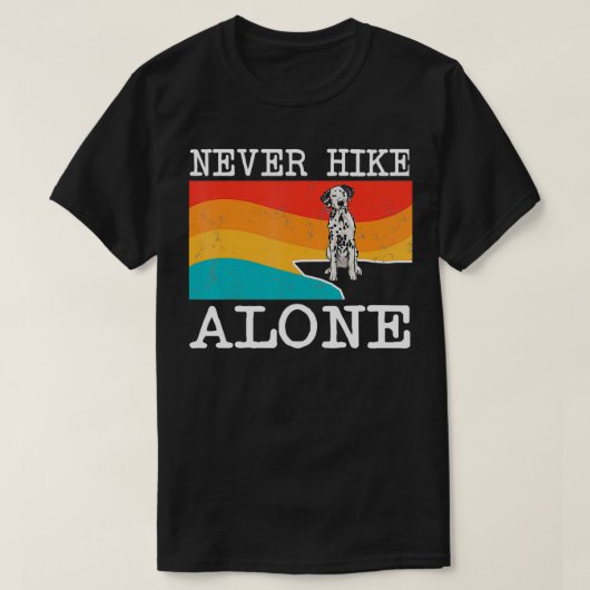 Never Hike Alone Dalmatian Graphic Hiking Tシャツ (デザイン正面)