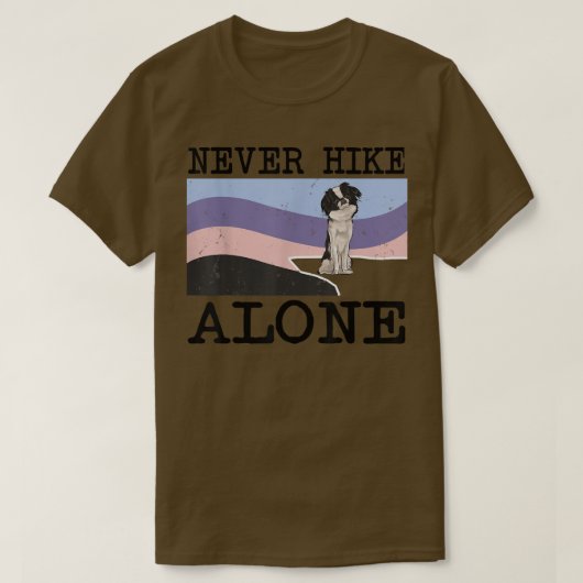 Never Hike Alone Japanese Chin Dog Hiking  Tシャツ (デザイン正面)