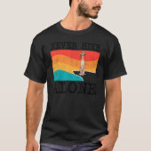 Never Hike Alone Saluki Graphic Hiking Tシャツ (正面)