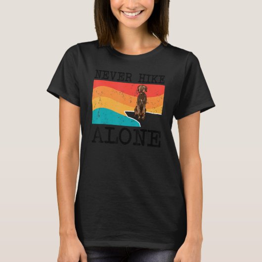 Never Hike Alone Wirehed Pointing Griffonグラフ Tシャツ (正面)