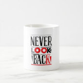 Never Look Back | Bold Red Box Motivational Coffee コーヒーマグカップ (中央)