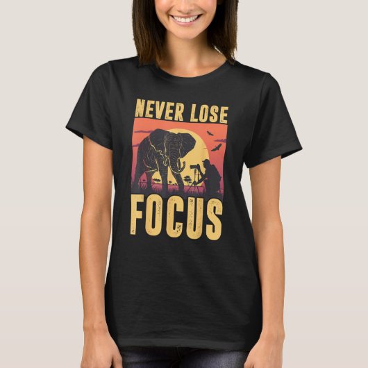 Never Lose Focus Photographer Wildlife Photography Tシャツ (正面)